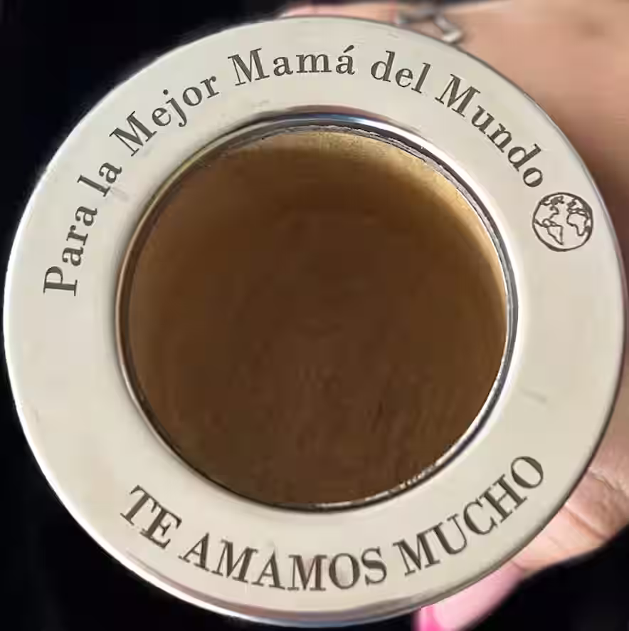 Detalle del grabado láser en la virola
